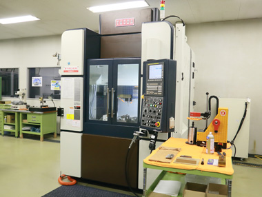 超精密マシニングセンター YMC430 ver.Ⅱ/安田工業製